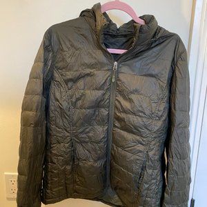 Uniqulo Green Puffer Jacket Size Medium.